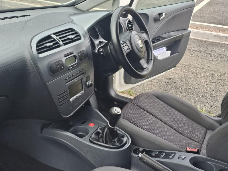 SEAT LEON