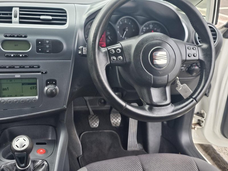 SEAT LEON